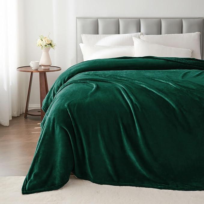 BEDELITE Fleece Blanket Twin Size Forest Green Throw Blankets for Couch & Bed, 300GSM Luxury Plush Cozy Fuzzy Blanket 60x80 inches, Super Soft Warm Lightweight Throw Blanket for Travel Camping