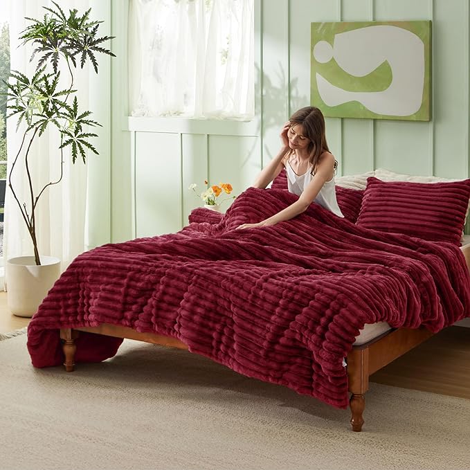 Bedsure Twin/Twin XL Size Comforter - GentleSoft™ 2 Pieces Double-Side Fleece Fluffy Dark Red Comforter Set, Cozy Striped Room Decor Aesthetic Luxury Twin Bedding Sets, 1 Pillowcase, 68x88 Inches