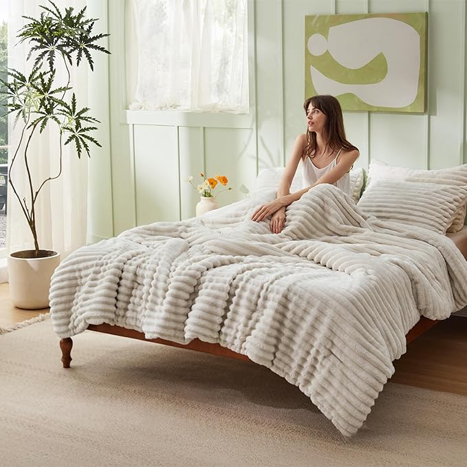 Bedsure Twin/Twin XL Size Comforter - GentleSoft™ 2 Pieces Double-Side Fleece Fluffy Linen Comforter Set, Cozy Striped Room Decor Aesthetic Luxury Twin Bedding Sets, 1 Pillowcase, 68x88 Inches