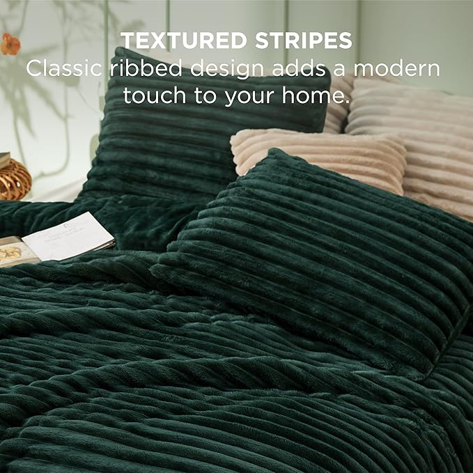 Bedsure King Comforter - GentleSoft™ 3 Pieces Double-Side Fleece Fluffy Emerald Comforter Set, Cozy Striped Room Decor Aesthetic, Luxury King Size Bedding with 2 Pillowcases, 104x90 Inches