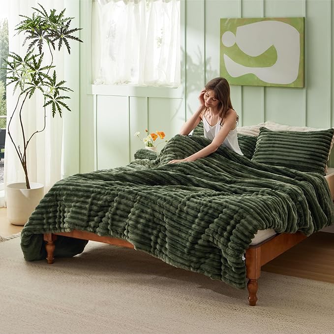 Bedsure Full Size Comforter Sets - GentleSoft™ 3 Pieces Double-Side Fleece Fluffy Olive Green Comforter Set, Cozy Striped Room Decor Aesthetic, Luxury Full Size Bedding, 2 Pillowcases, 82x86 Inches