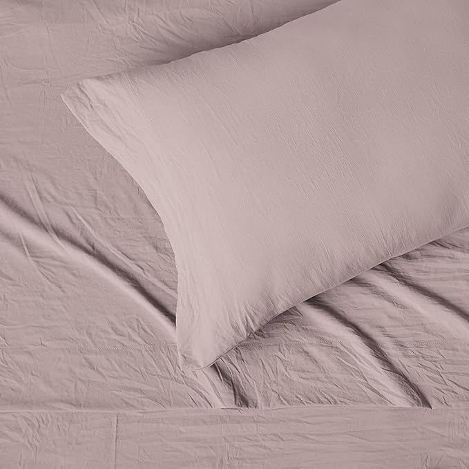 Amazon Basics Twin Bed Sheet, 3-Piece Bedding Set, Double Brushed Microfiber, Ultra Soft, Easy Care, Purple