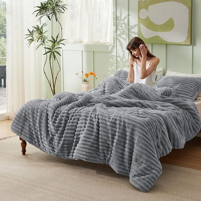 Bedsure Full Size Comforter Sets - GentleSoft™ 3 Pieces Double-Side Fleece Fluffy Grey Comforter Set, Cozy Striped Room Decor Aesthetic, Luxury Full Size Bedding, 2 Pillowcases, 82x86 Inches
