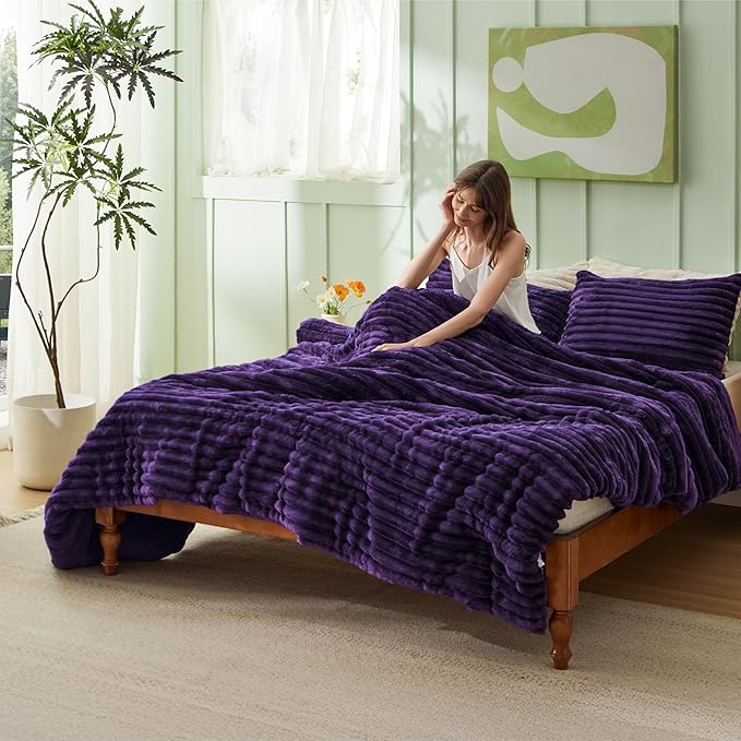 Bedsure Twin/Twin XL Size Comforter - GentleSoft™ 2 Pieces Double-Side Fleece Fluffy Purple Comforter Set, Cozy Striped Room Decor Aesthetic Luxury Twin Bedding Sets, 1 Pillowcase, 68x88 Inches
