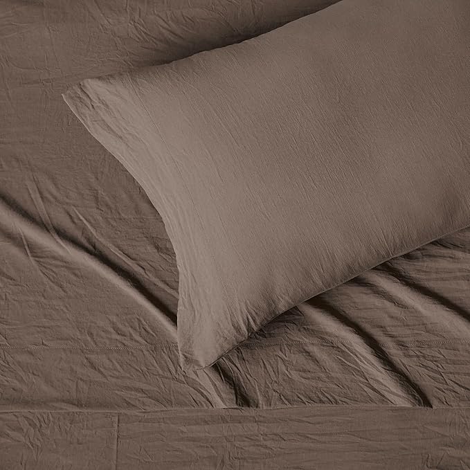 Amazon Basics Twin XL Bed Sheet, 3-Piece Bedding Set, Double Brushed Microfiber, Ultra Soft, Easy Care, Brown