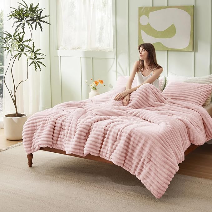 Bedsure Twin/Twin XL Size Comforter - GentleSoft™ 2 Pieces Double-Side Fleece Fluffy Pink Comforter Set, Cozy Striped Room Decor Aesthetic Luxury Twin Bedding Sets, 1 Pillowcase, 68x88 Inches