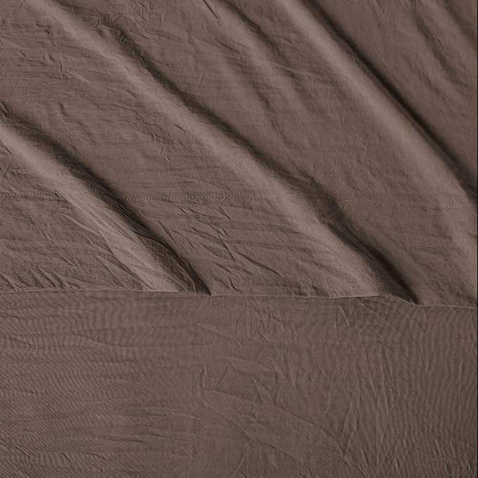 Amazon Basics Twin Bed Sheet, 3-Piece Bedding Set, Double Brushed Microfiber, Ultra Soft, Easy Care, Brown