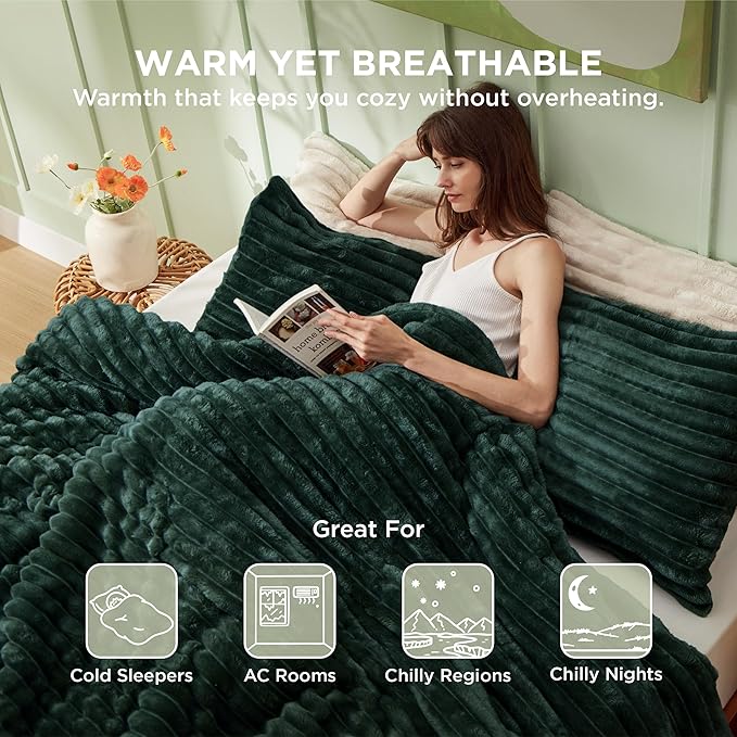 Bedsure King Comforter - GentleSoft™ 3 Pieces Double-Side Fleece Fluffy Emerald Comforter Set, Cozy Striped Room Decor Aesthetic, Luxury King Size Bedding with 2 Pillowcases, 104x90 Inches