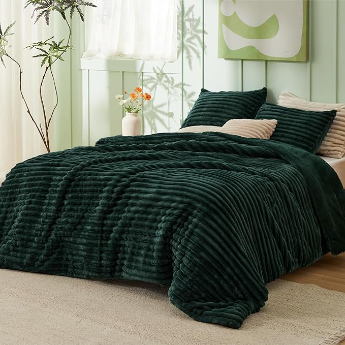 Bedsure Comforter Set Queen Size - GentleSoft™ 3 Pieces Double-Side Fleece Fluffy Emerald Comforter Set, Cozy Striped Room Decor Aesthetic, Luxury Bedding Queen Size, 2 Pillowcases, 90x90 Inches