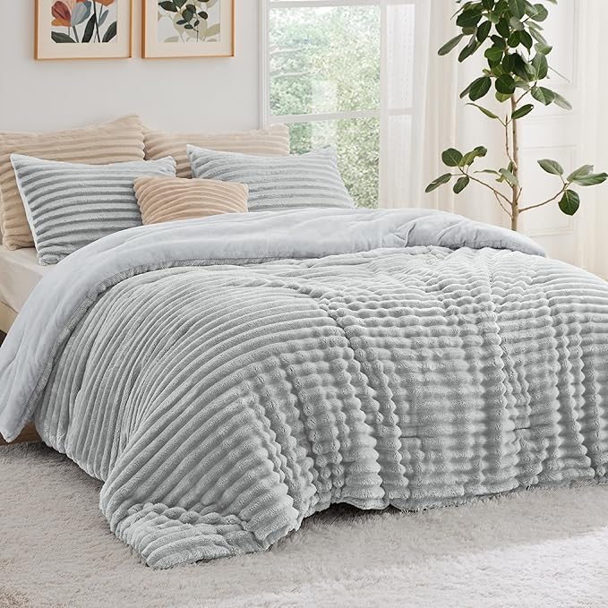 Bedsure Comforter Set Queen Size - GentleSoft™ 3 Pieces Double-Side Fleece Fluffy Light Grey Comforter Set, Cozy Striped Room Decor Aesthetic, Luxury Bedding Queen Size, 2 Pillowcases, 90x90 Inches