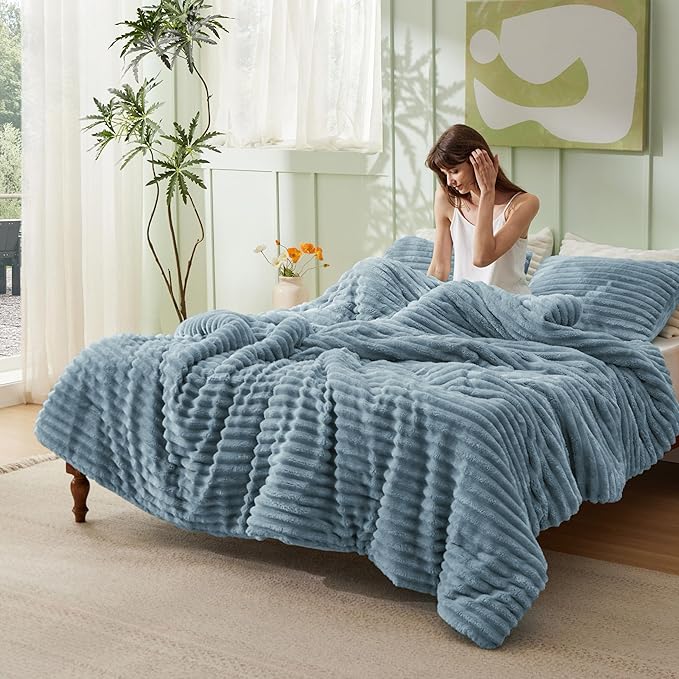 Bedsure Comforter Set Queen Size - GentleSoft™ 3 Pieces Double-Side Fleece Fluffy Mineral Blue Comforter Set, Cozy Striped Room Decor Aesthetic, Luxury Bedding Queen Size, 2 Pillowcases, 90x90 Inches