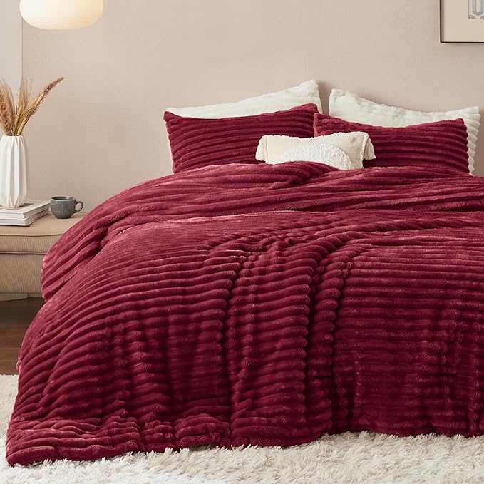 Bedsure Comforter Set Queen Size - GentleSoft™ 3 Pieces Double-Side Fleece Fluffy Dark Red Comforter Set, Cozy Striped Room Decor Aesthetic, Luxury Bedding Queen Size, 2 Pillowcases, 90x90 Inches