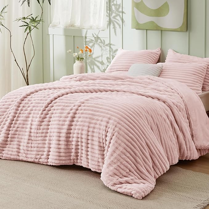 Bedsure Twin/Twin XL Size Comforter - GentleSoft™ 2 Pieces Double-Side Fleece Fluffy Pink Comforter Set, Cozy Striped Room Decor Aesthetic Luxury Twin Bedding Sets, 1 Pillowcase, 68x88 Inches