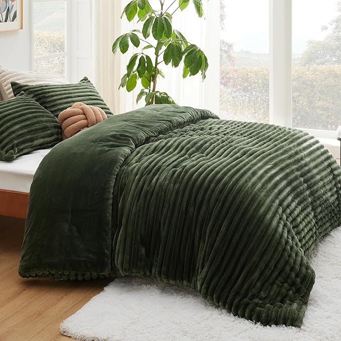 Bedsure King Comforter - GentleSoft™ 3 Pieces Double-Side Fleece Fluffy Olive Green Comforter Set, Cozy Striped Room Decor Aesthetic, Luxury King Size Bedding with 2 Pillowcases, 104x90 Inches